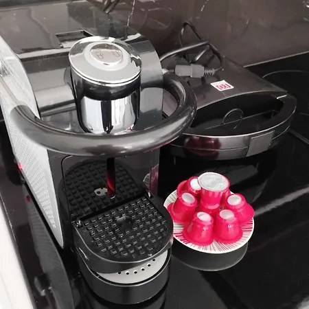 λαμπερό 1 アパート